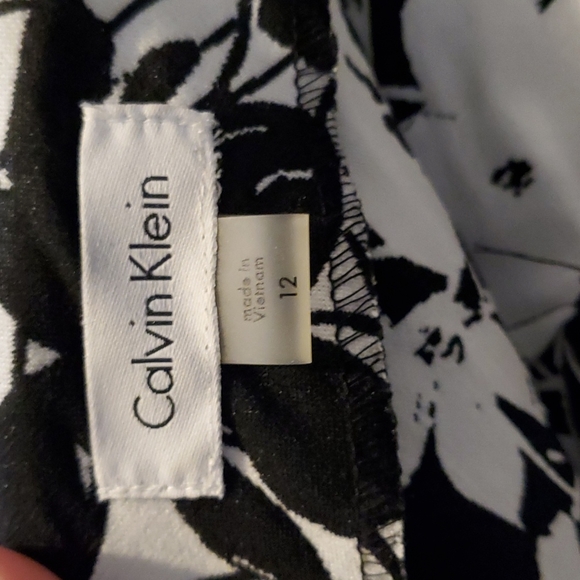 Calvin Klein Black & White Floral Print Boat Neck Sheath Dress - Sz 12 - Picture 6 of 6